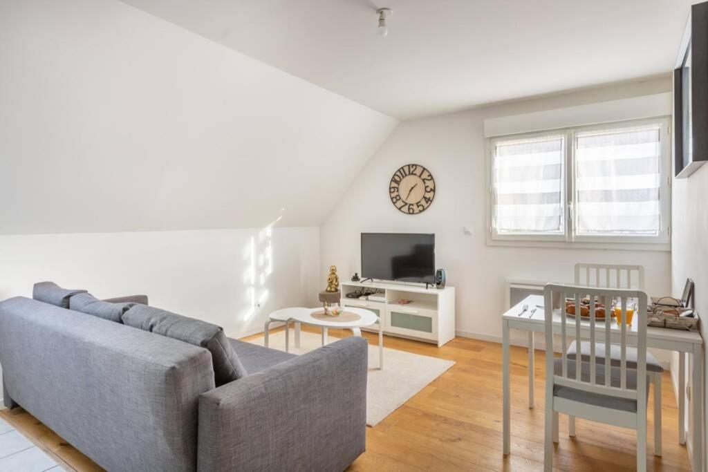 Grand Confort, Appartement Osny Exterior photo
