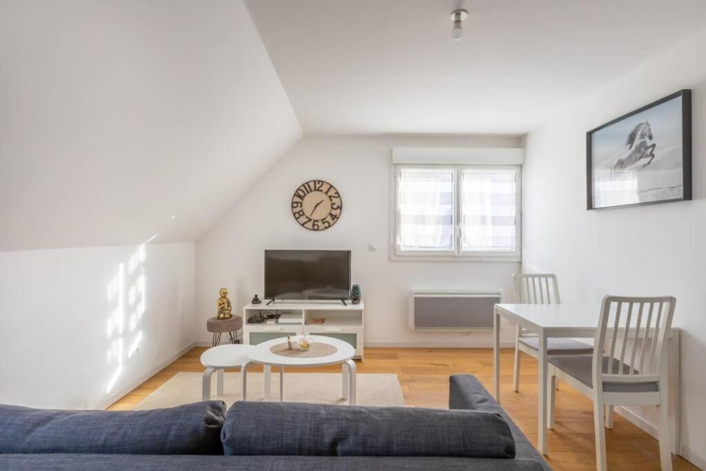 Grand Confort, Appartement Osny Exterior photo
